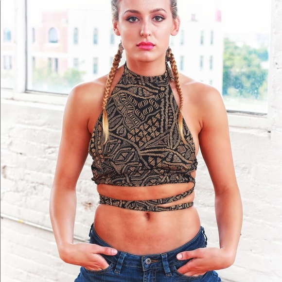 Fun in the sun strapped crop top - Picture 2 of 6